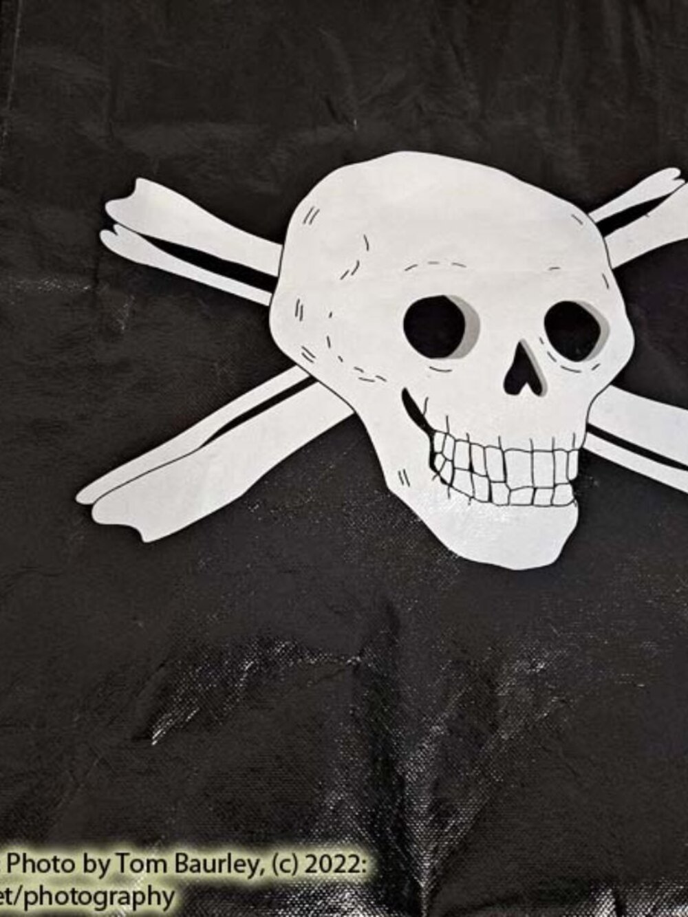 White Jolly Roger on Black Shopping / Trick or Treat Tote Bag